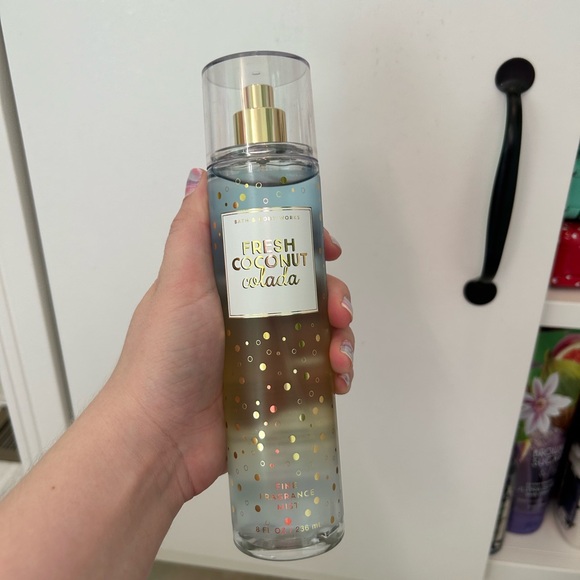 Bath & Body Works Fresh Coconut Colada - Picture 5 of 5